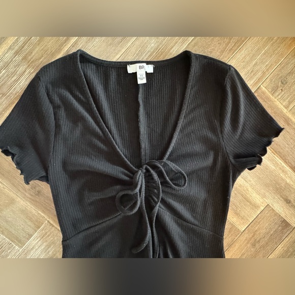 BP BLACK RIBBED SHORT SLEEVE V-NECK DRESS W/ TIE JUNIORS SZ XS - Picture 4 of 5